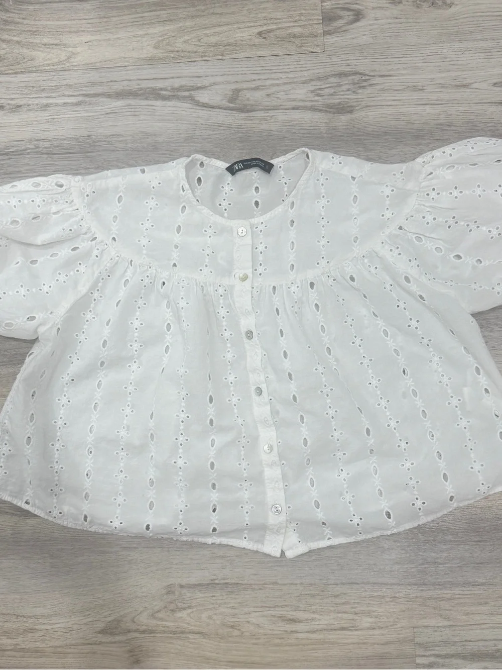 Zara White Eyelet Button-Front Puff Sleeve Top size S